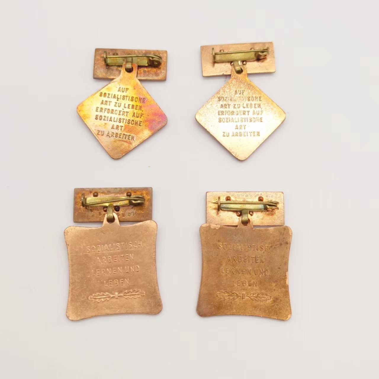 勋章奖章交易所4月30日群拍 东德徽章第1组