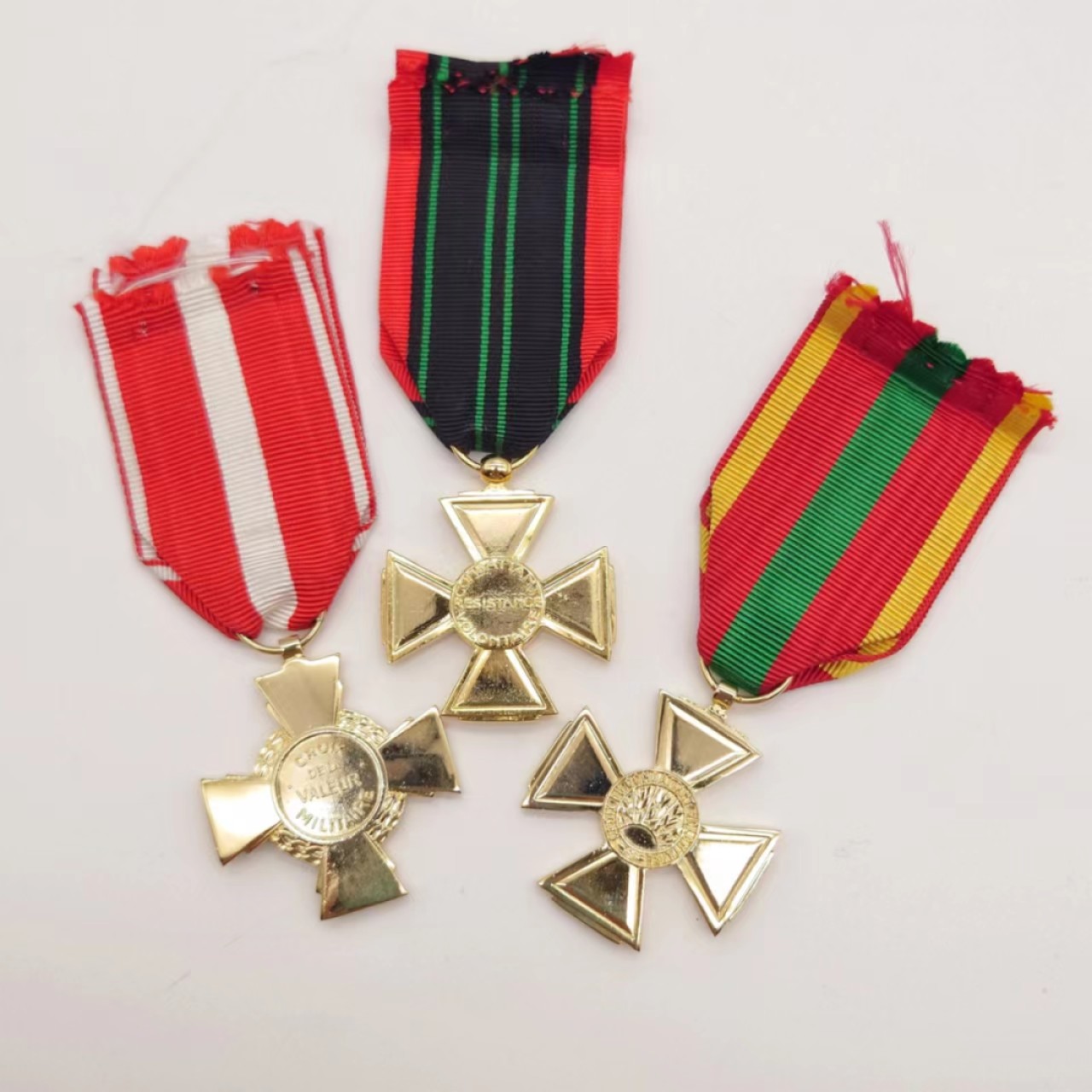 勋章奖章交易所4月30日群拍 法国十字奖章一组（战斗十字+志愿者战斗十字+志愿者抵抗战斗十字）