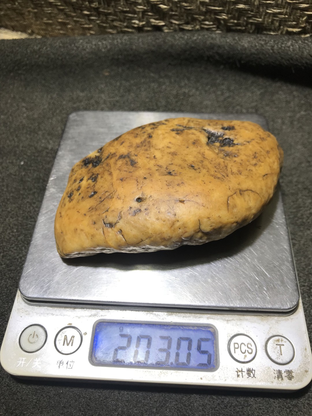 仅此一方，精美天然戈壁老皮石原石一方