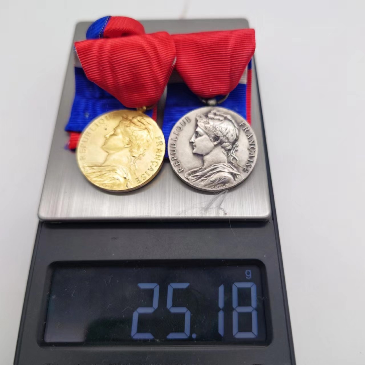 勋章奖章交易所4月30日群拍 法国劳动奖章套章