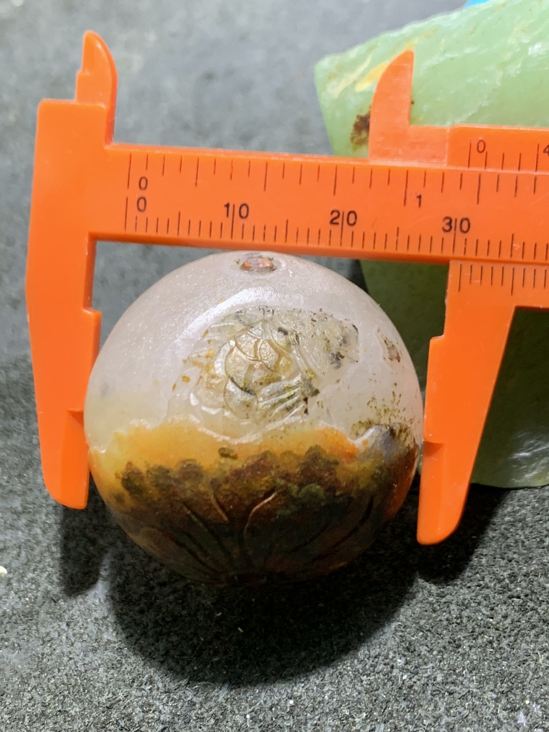 精美冰飘亚光战国红玛瑙巧雕莲年有鱼圆珠一个，