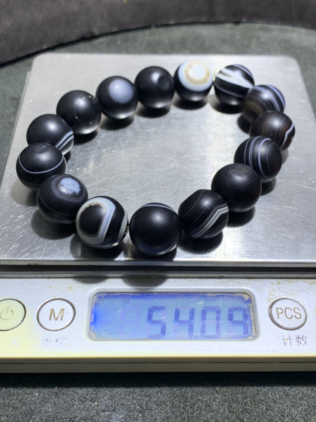 药师玛瑙手串一条，