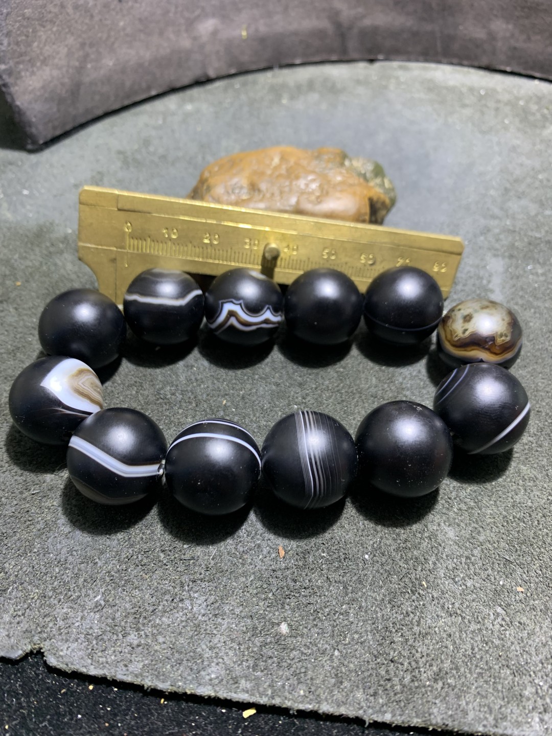 药师玛瑙2.0手串一条，