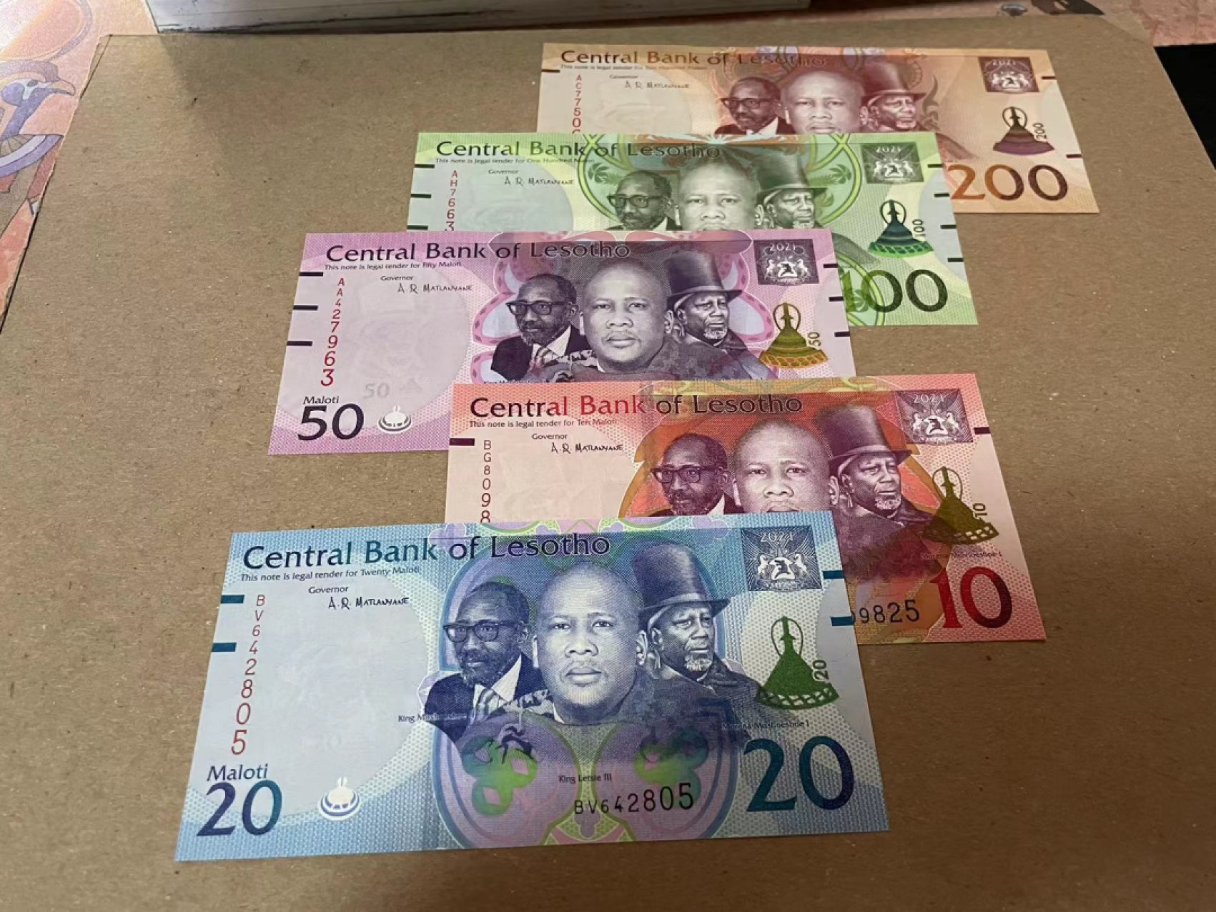 【Blue Auction】✨世界纸币精拍第180期（共73拍） 【一组5张】莱索托 2021年10-200马洛蒂 全新UNC