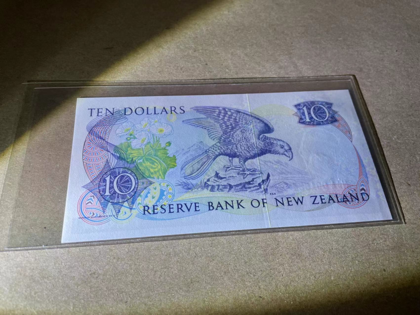 【Blue Auction】✨世界纸币精拍第180期（共73拍） 【NAA首发千位小号】新西兰 1985-89年10元 花冠女王 全新UNC