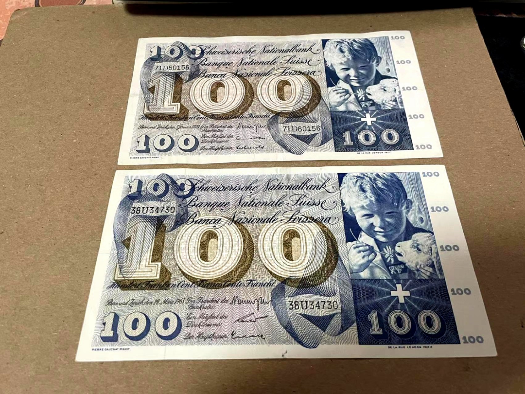 【Blue Auction】✨世界纸币精拍第180期（共73拍） 【一组2张】瑞士 不同年份100法郎一组 大票幅 圣马丁割袍 流通品相