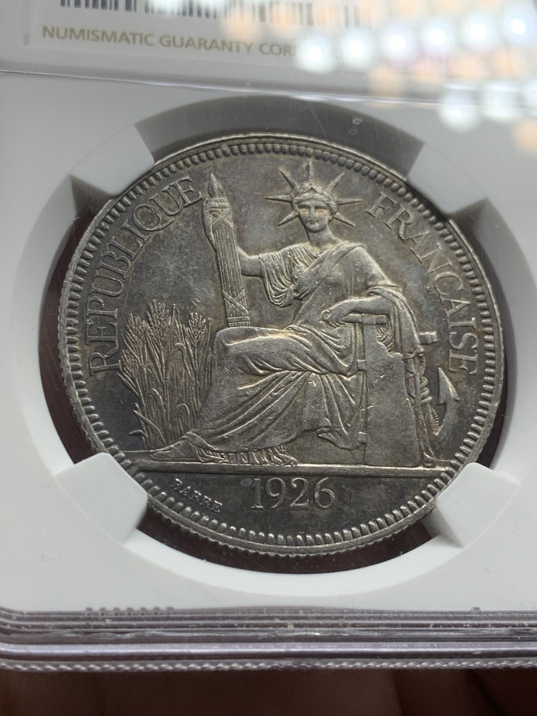 《竞宝斋》第53场（献给最美的劳动者，祝五一快乐！）-本周日，周一2场连拍（全场不限金额包邮） NGC AU评级 法属印支 1926年  坐洋银币 深五彩包浆 鼻尖可见