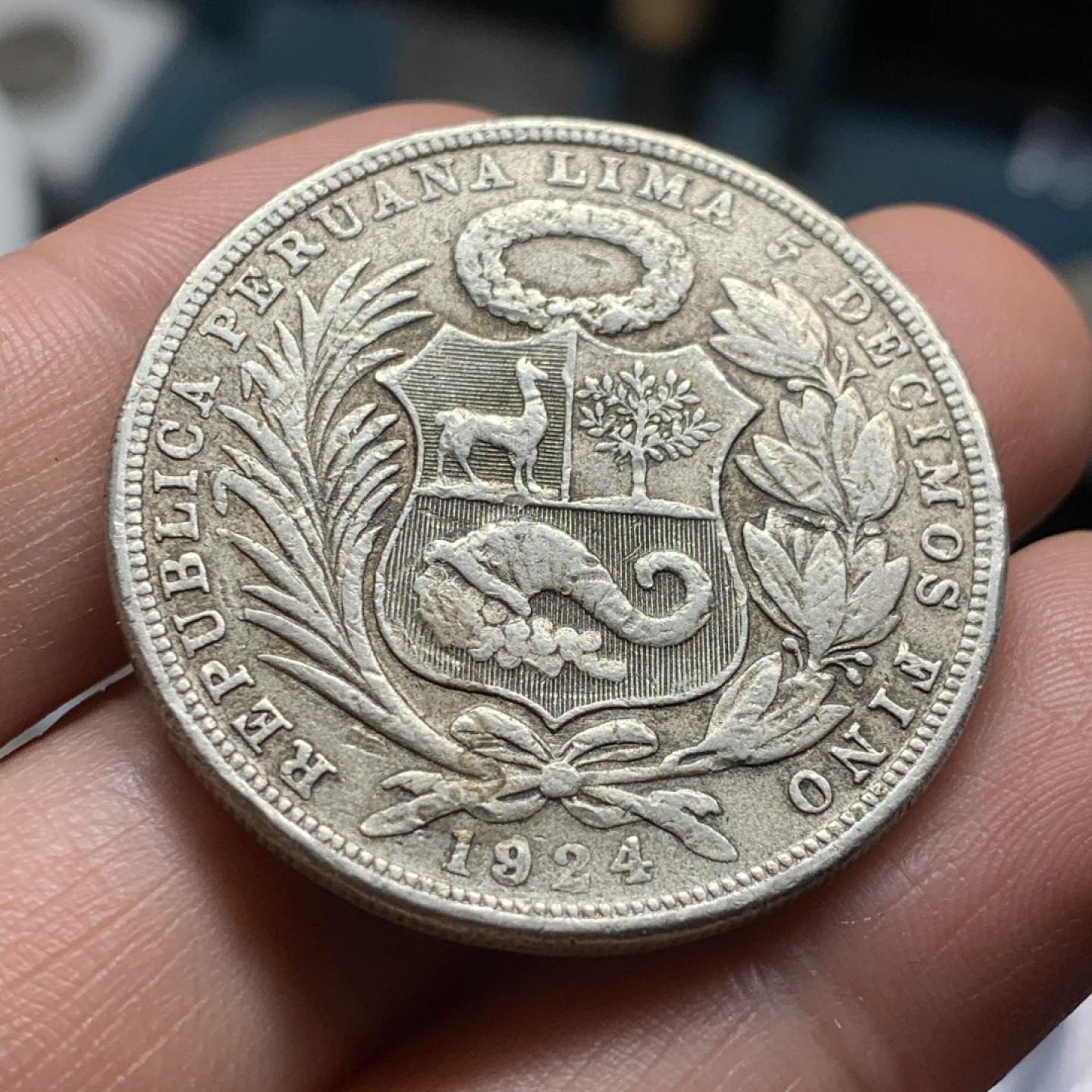 《竞宝斋》第53场（献给最美的劳动者，祝五一快乐！）-本周日，周一2场连拍（全场不限金额包邮） 1924年秘鲁坐洋银币、1索尔、24.7g、小号铭文版、后期低银版、公博拆盒AU、实际品相VF-XF