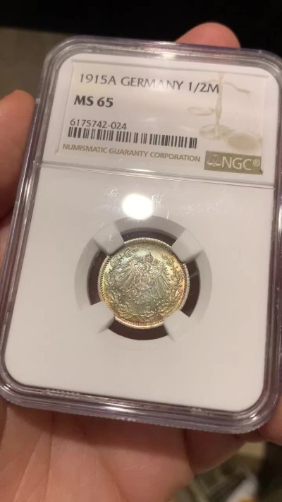 《竞宝斋》第53场（献给最美的劳动者，祝五一快乐！）-本周日，周一2场连拍（全场不限金额包邮） NGC MS65 德国 1915年 双面五彩 1/2马克 银币 包浆非常漂亮