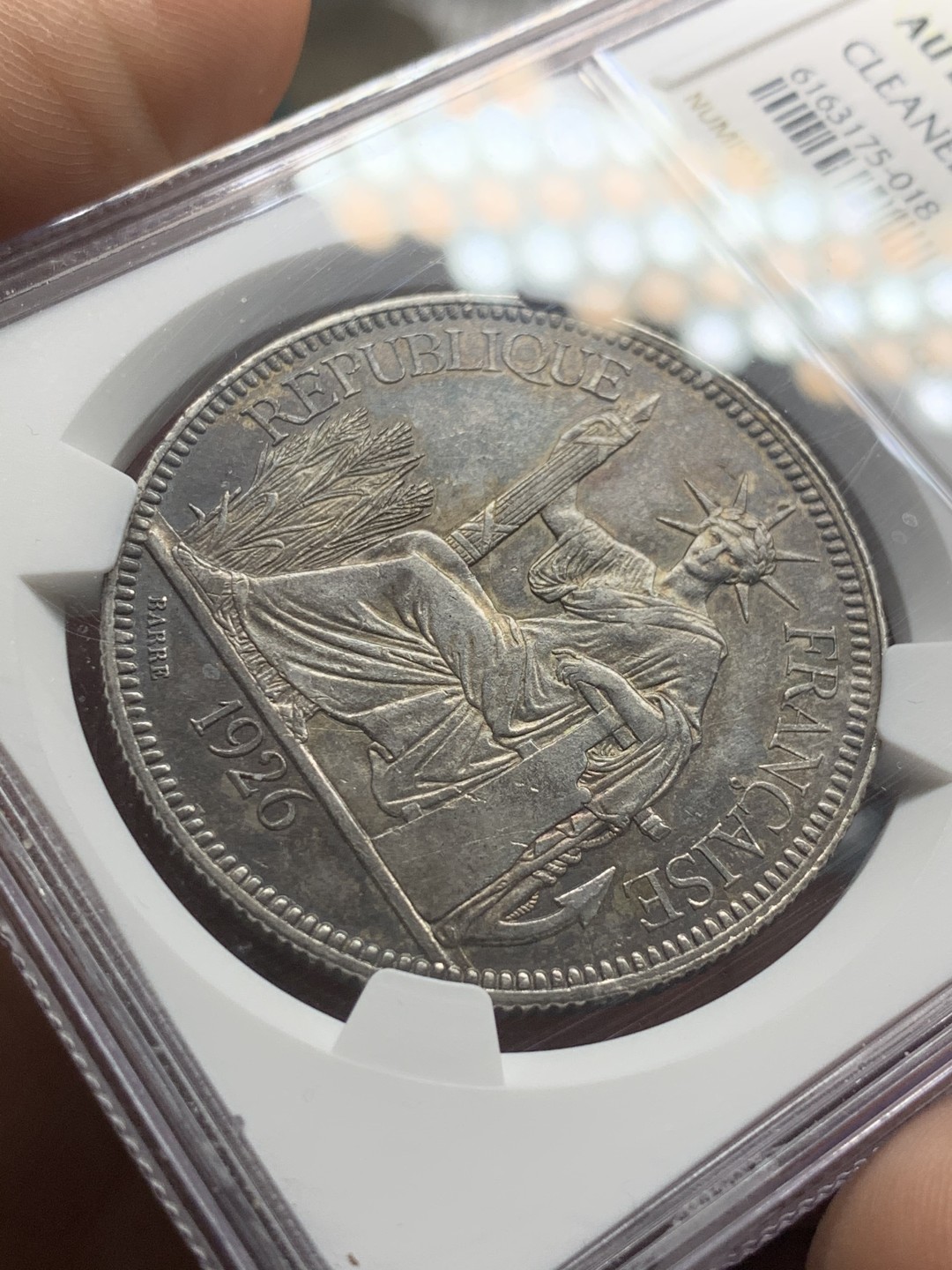 《竞宝斋》第53场（献给最美的劳动者，祝五一快乐！）-本周日，周一2场连拍（全场不限金额包邮） NGC AU评级 法属印支 1926年  坐洋银币 深五彩包浆 鼻尖可见