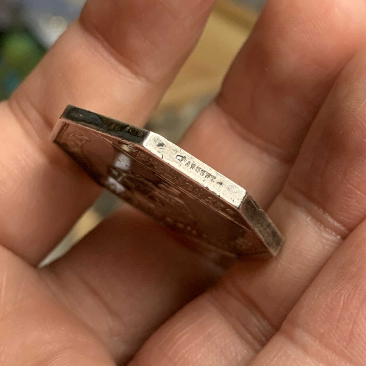 《竞宝斋》第53场（献给最美的劳动者，祝五一快乐！）-本周日，周一2场连拍（全场不限金额包邮） 法国 巴黎 拿三 八角银质代币 19克，对角直径35.2mm 手指铭 银标 1845-1860年 少见品种