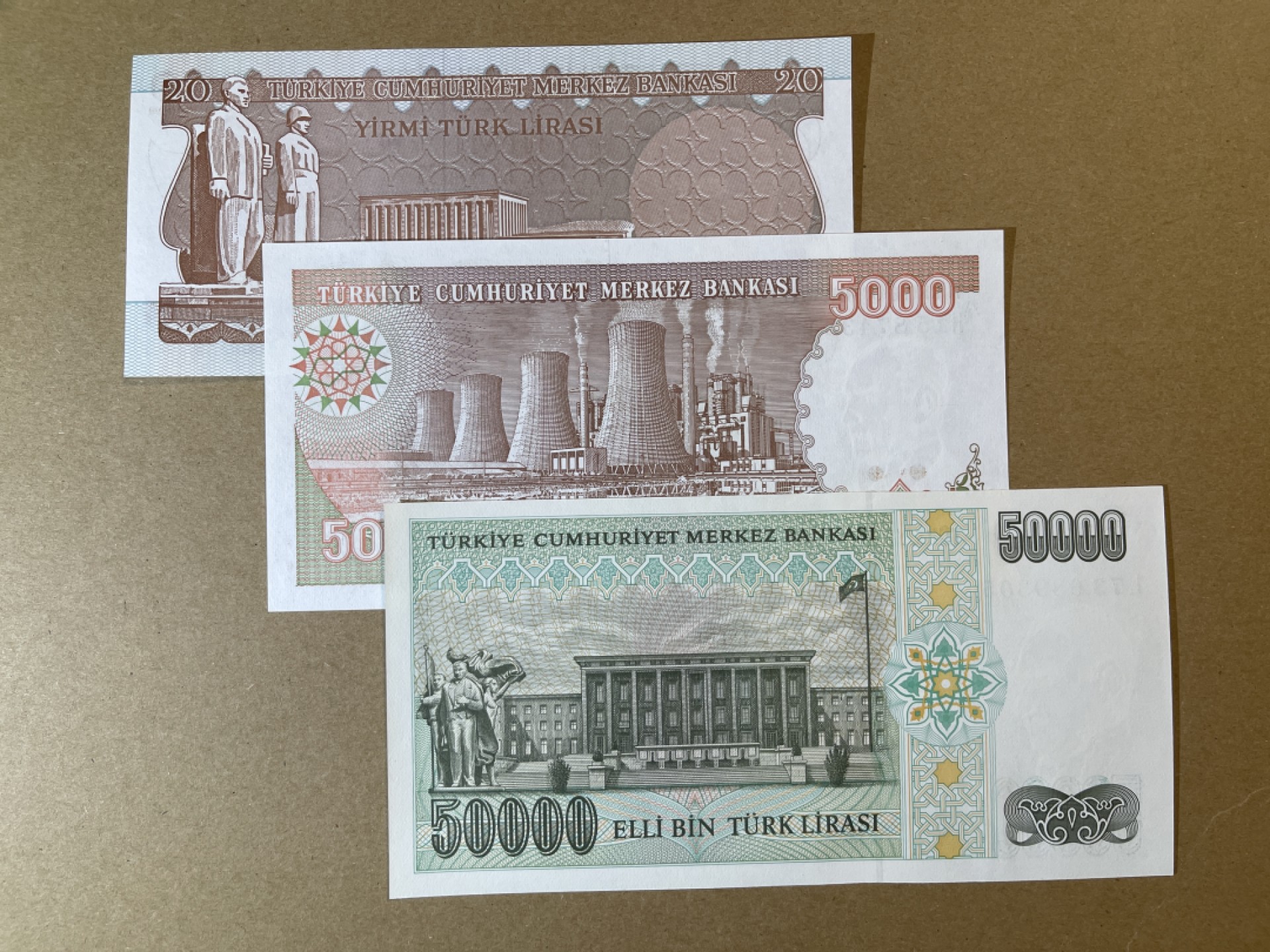 《张总和他的朋友们外币收藏》五一特别精品场 土耳其20-5000里拉3张 UNC 1970年版本