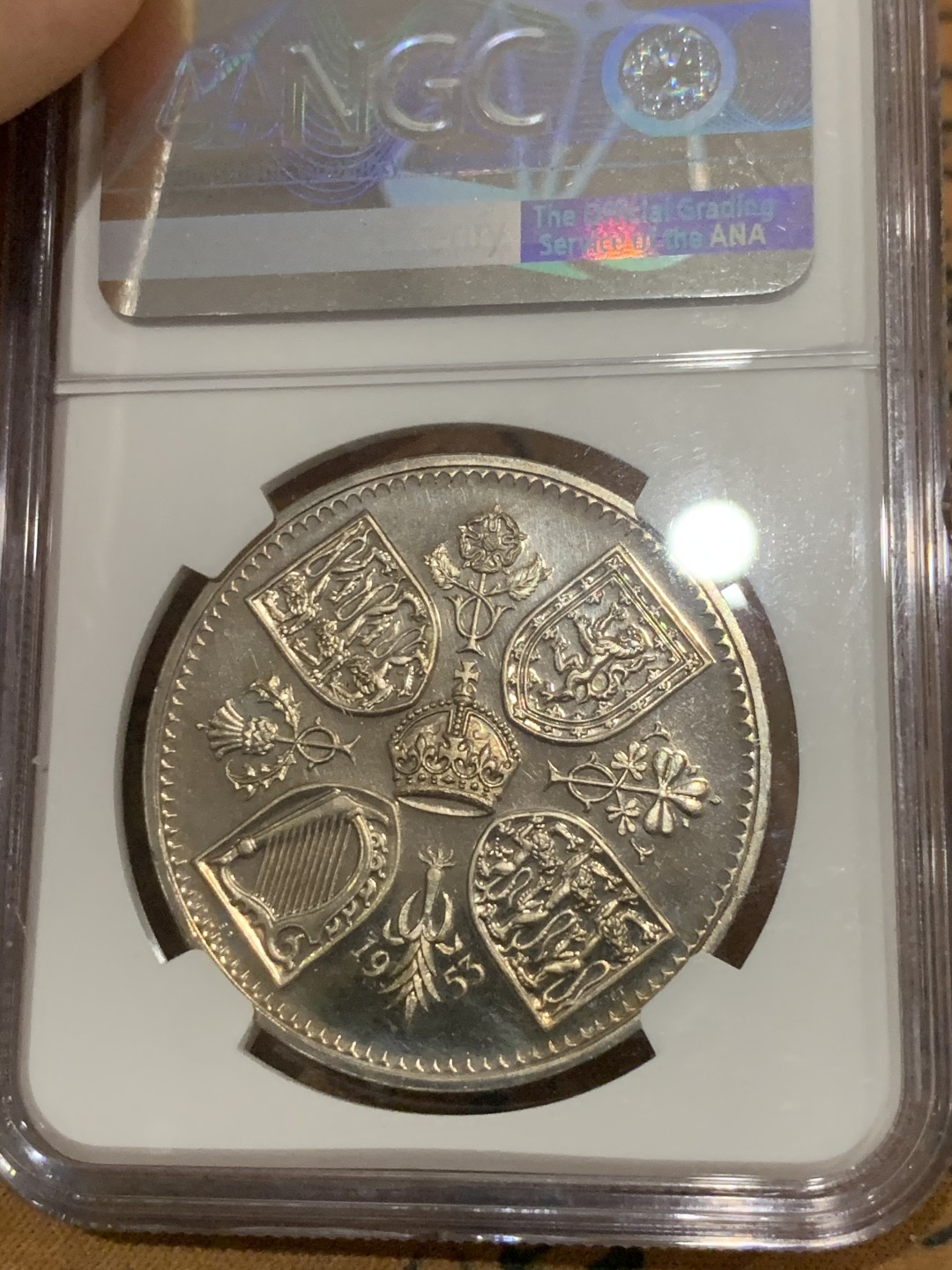 《竞宝斋》第53场（献给最美的劳动者，祝五一快乐！）-本周日，周一2场连拍（全场不限金额包邮） NGC PF63 英国1953年伊丽莎白二世女王加冕纪念1克朗（5先令）精制镍币