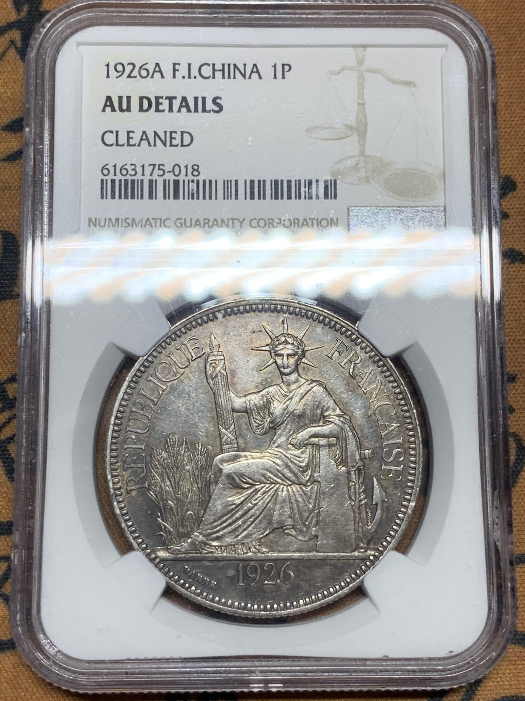 《竞宝斋》第53场（献给最美的劳动者，祝五一快乐！）-本周日，周一2场连拍（全场不限金额包邮） NGC AU评级 法属印支 1926年  坐洋银币 深五彩包浆 鼻尖可见