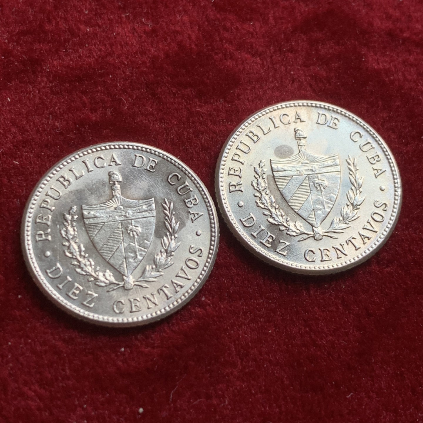 《竞宝斋》第54场-本周日，周一2场连拍（全场不限金额包邮） 古巴1949年大五星版10分原光银币二枚 好品难得