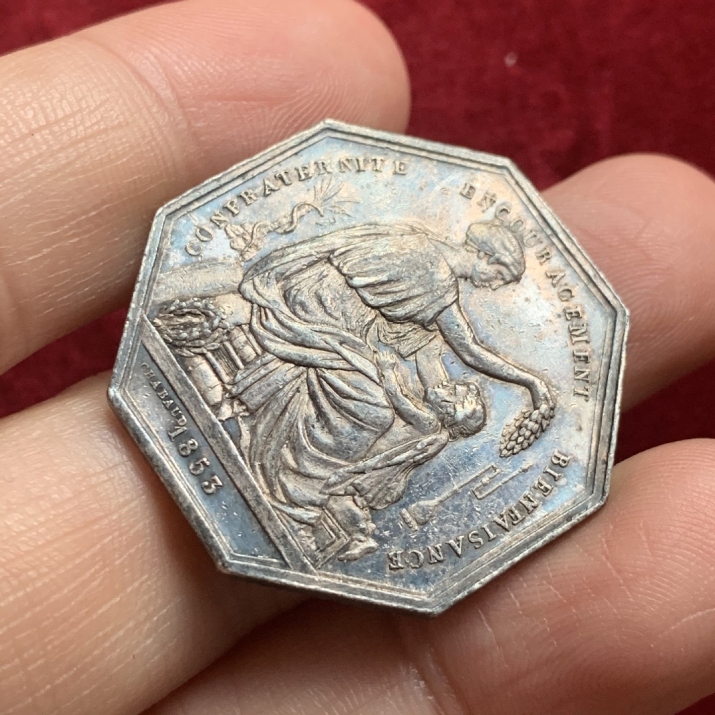 《竞宝斋》第54场-本周日，周一2场连拍（全场不限金额包邮） 法国1824年八角银代币 原味包浆 早期蜜蜂铭 32毫米 14.5克