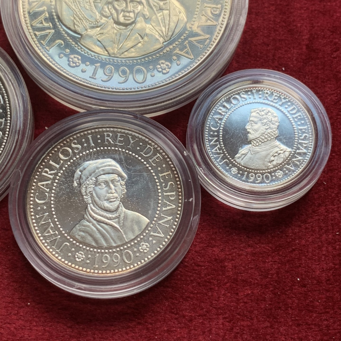 《竞宝斋》第54场-本周日，周一2场连拍（全场不限金额包邮） 原木盒证书 西班牙 1990年 五百周年纪念 5枚套装 精制银币