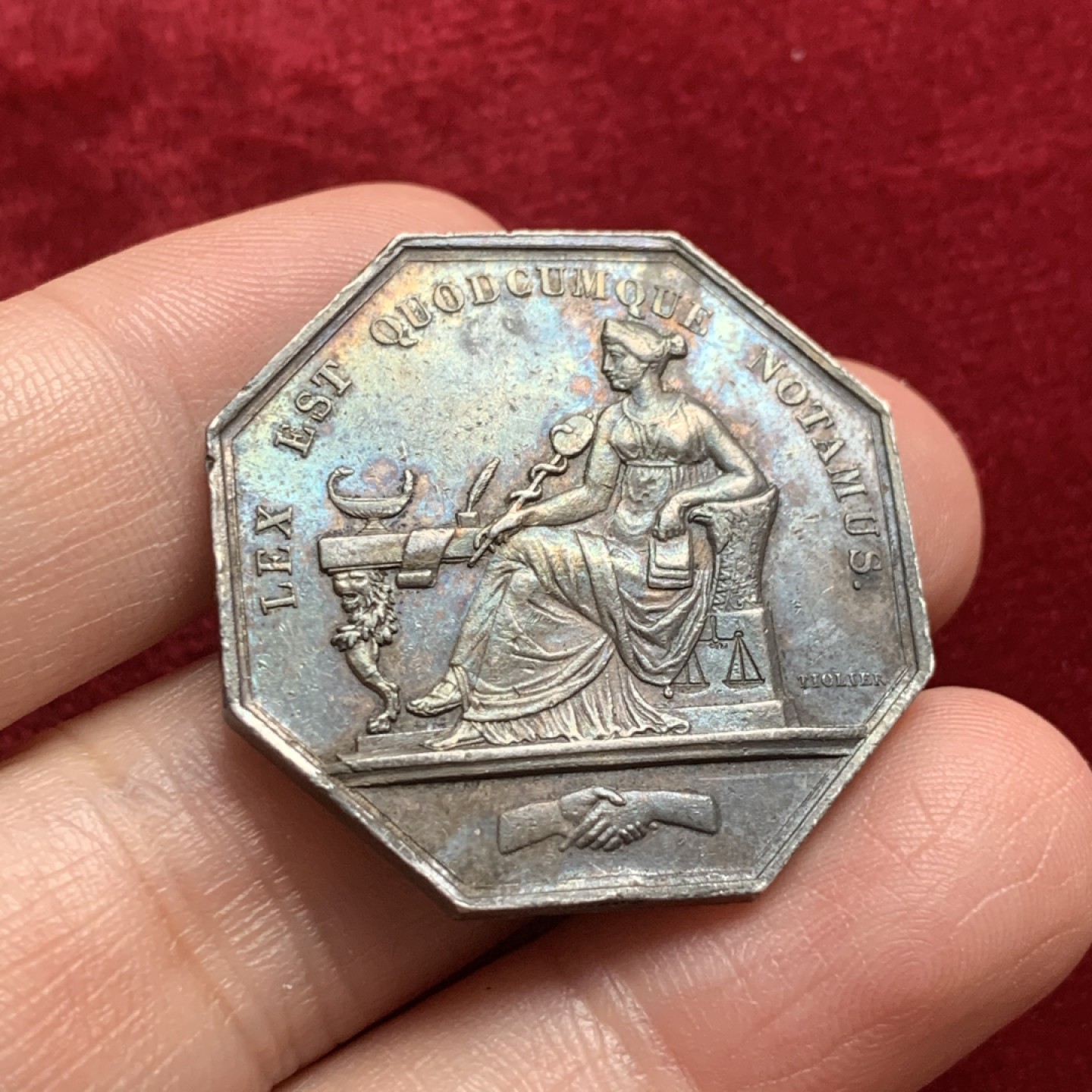 《竞宝斋》第54场-本周日，周一2场连拍（全场不限金额包邮） 法国八角银代币  原味包浆 早期蜜蜂铭 33.5毫米17.7克