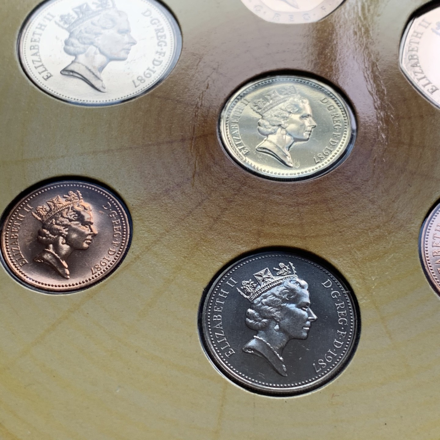 《竞宝斋》第54场-本周日，周一2场连拍（全场不限金额包邮） 原封装英国 1987年7枚套 卡装套币 完美状态