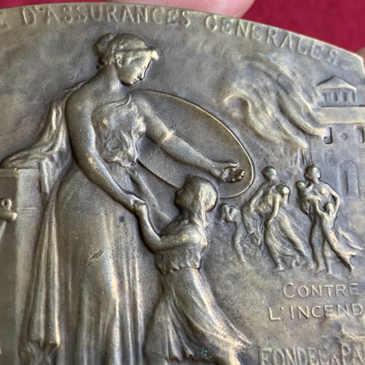 《竞宝斋》第54场-本周日，周一2场连拍（全场不限金额包邮） 1919年法国火灾保险公司成立100周年纪念铜章。 76x64mm 重：150克 制造商：Arthus-Bertrand。 作者：Raoul LAMOURDEDIEU（1877-1953），法国雕塑家和奖牌得主。