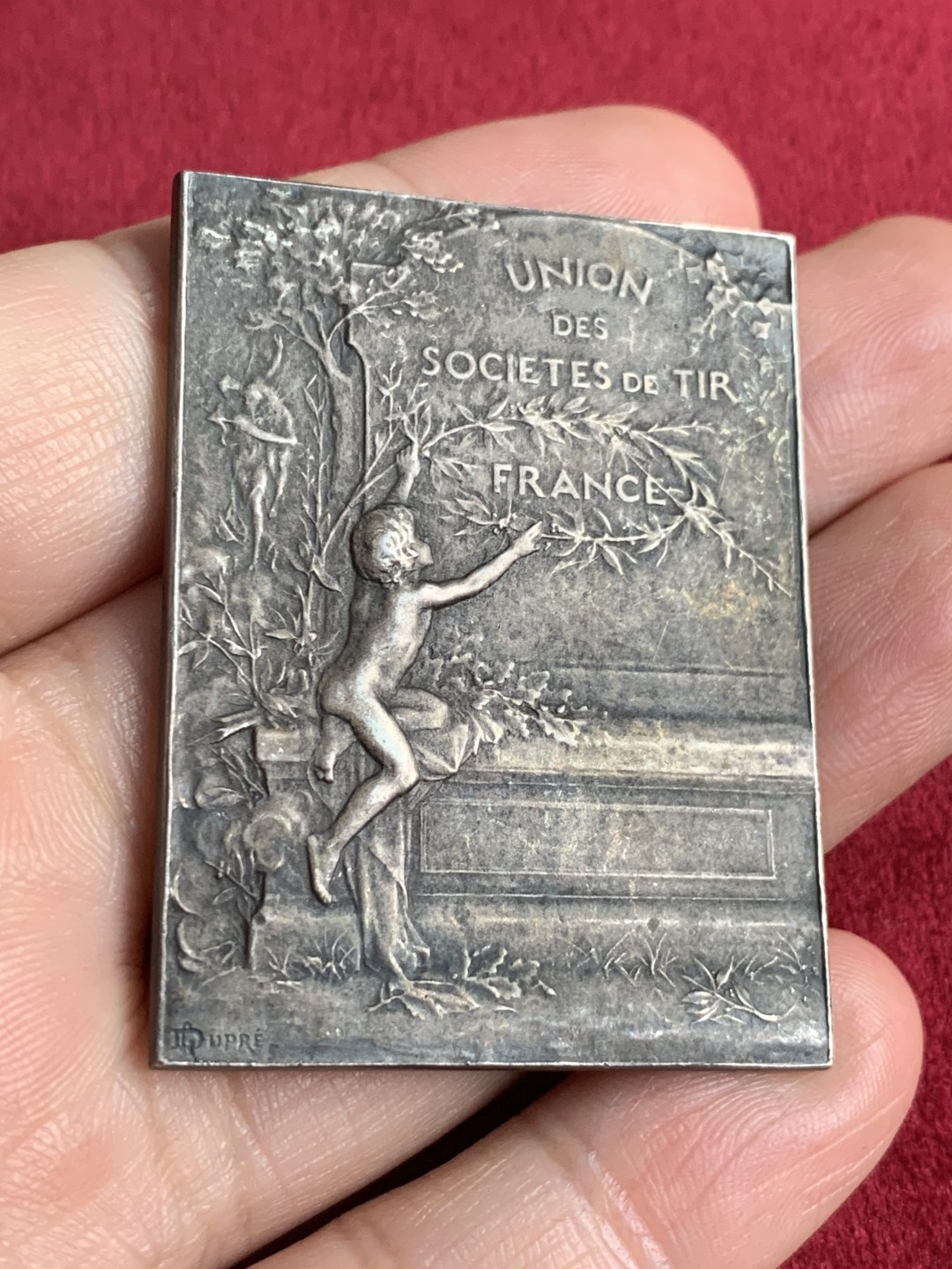 《竞宝斋》第54场-本周日，周一2场连拍（全场不限金额包邮） 20世纪法国国土安全部镀银铜章。 品相：SUP+。 直径/尺寸：51 x 48 mm - 重量：40.8 g