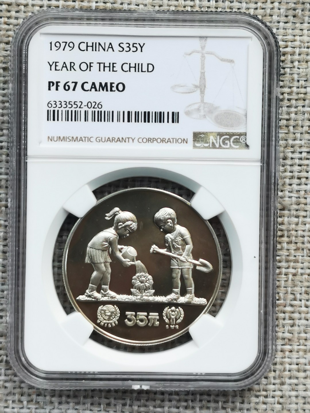 老精稀金银币专场「第4期」 1979年1/2盎司儿童浇花银币