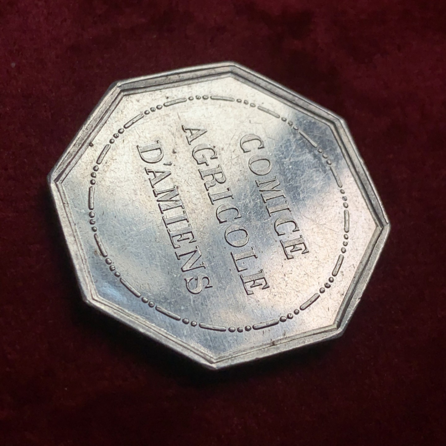 《竞宝斋》第54场-本周日，周一2场连拍（全场不限金额包邮） 法国路易菲利普八角银代币 unc好品 早期手指边铭 30.5毫米 13.3克