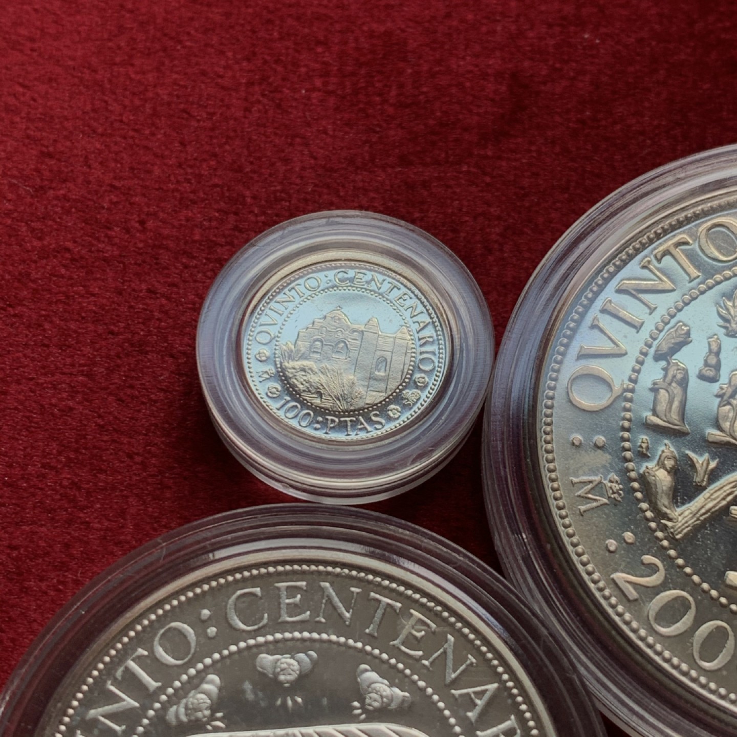 《竞宝斋》第54场-本周日，周一2场连拍（全场不限金额包邮） 原木盒证书 西班牙 1990年 五百周年纪念 5枚套装 精制银币