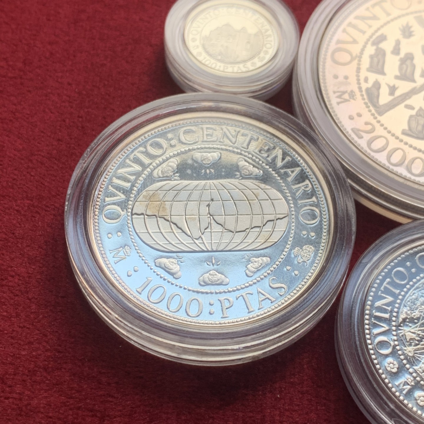 《竞宝斋》第54场-本周日，周一2场连拍（全场不限金额包邮） 原木盒证书 西班牙 1990年 五百周年纪念 5枚套装 精制银币