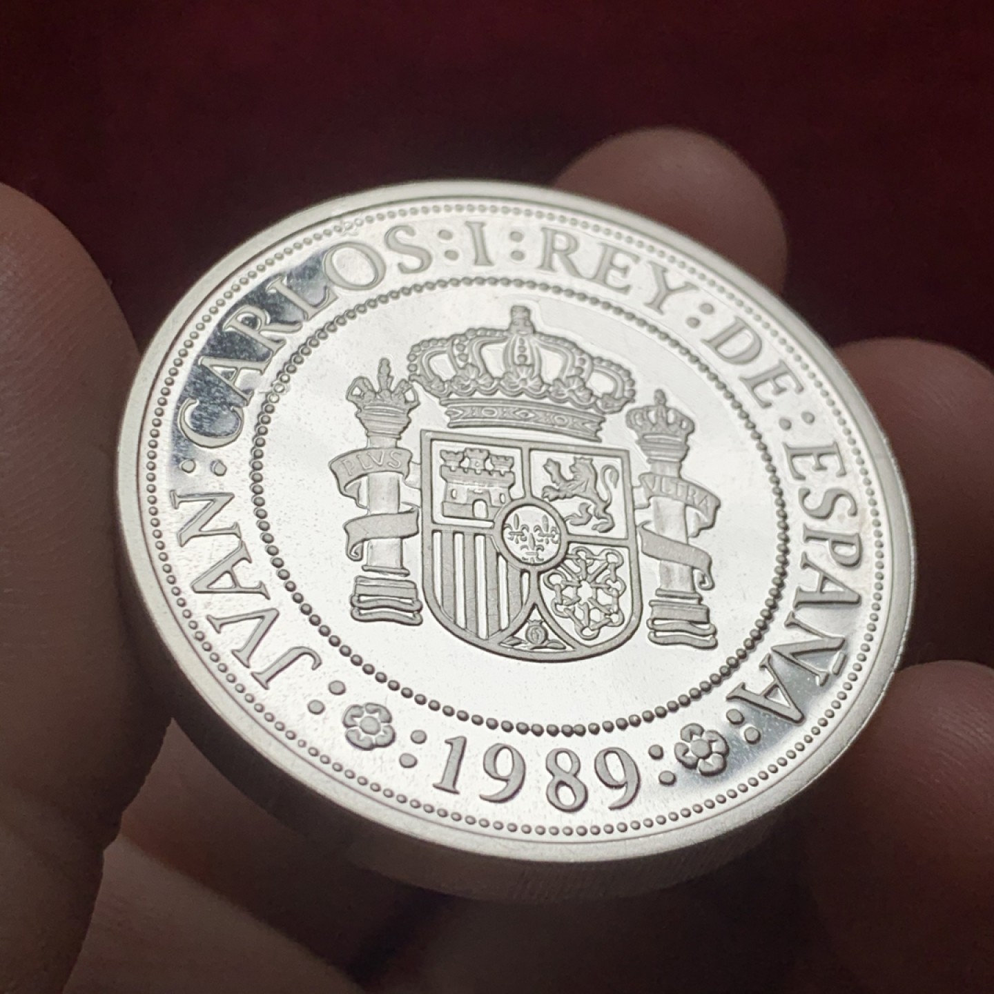 《竞宝斋》第54场-本周日，周一2场连拍（全场不限金额包邮） 获奖币 原木盒 西班牙 1989年 大帆船 5000比塞塔 精制大银币 54克