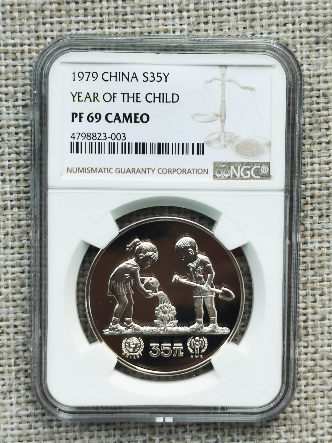 老精稀金银币专场「第4期」 1979年1/2盎司儿童浇花银币