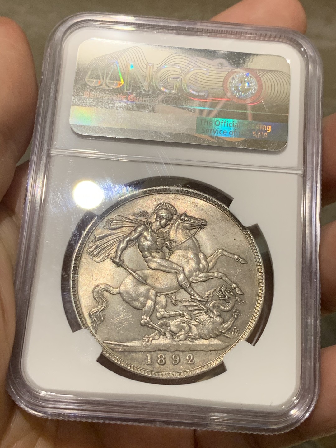 《竞宝斋》第54场-本周日，周一2场连拍（全场不限金额包邮） NGC-MS62 英国 1892年 1克朗 马剑 银币铸造量451000枚特年