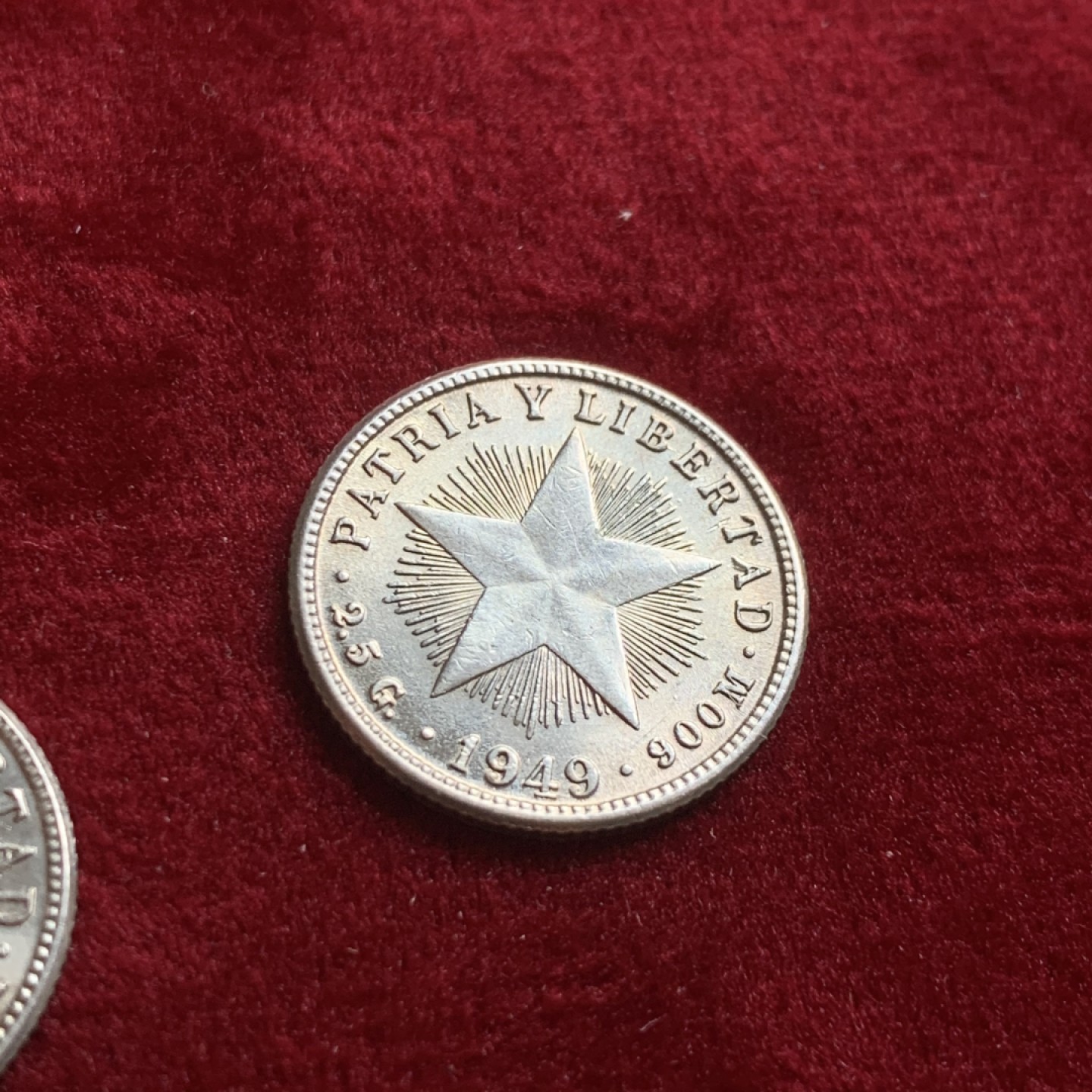 《竞宝斋》第54场-本周日，周一2场连拍（全场不限金额包邮） 古巴1949年大五星版10分原光银币二枚 好品难得