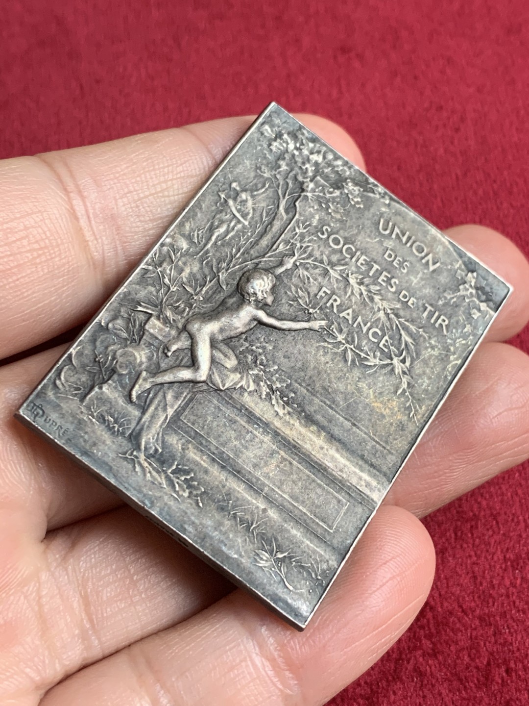 《竞宝斋》第54场-本周日，周一2场连拍（全场不限金额包邮） 20世纪法国国土安全部镀银铜章。 品相：SUP+。 直径/尺寸：51 x 48 mm - 重量：40.8 g