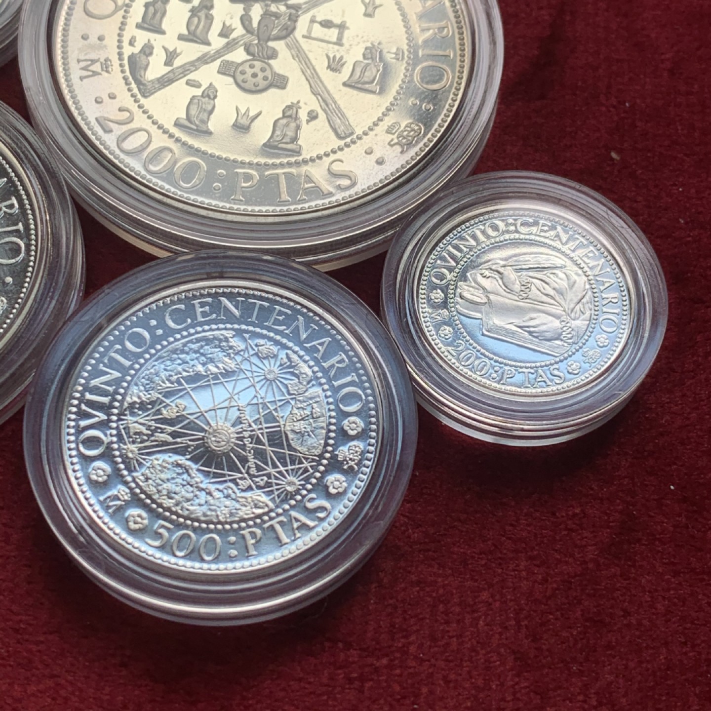 《竞宝斋》第54场-本周日，周一2场连拍（全场不限金额包邮） 原木盒证书 西班牙 1990年 五百周年纪念 5枚套装 精制银币