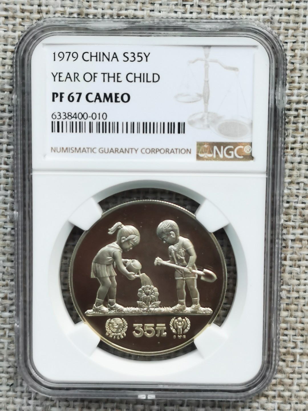 老精稀金银币专场「第4期」 1979年1/2盎司儿童浇花银币