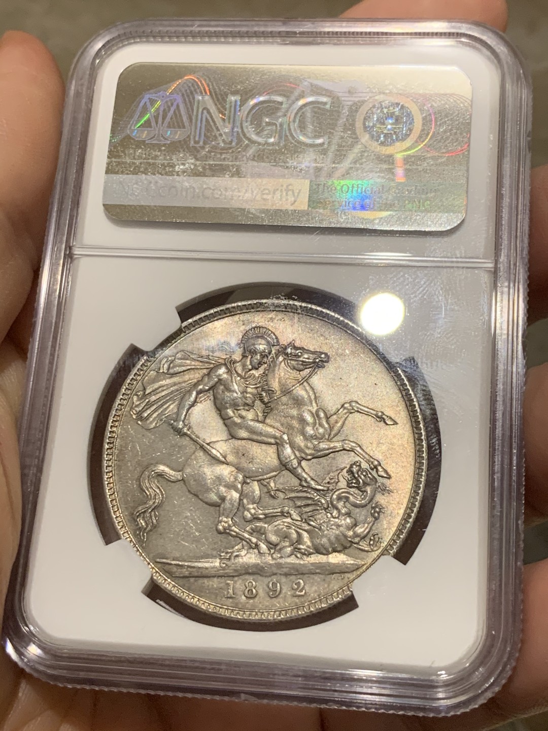 《竞宝斋》第54场-本周日，周一2场连拍（全场不限金额包邮） NGC-MS62 英国 1892年 1克朗 马剑 银币铸造量451000枚特年