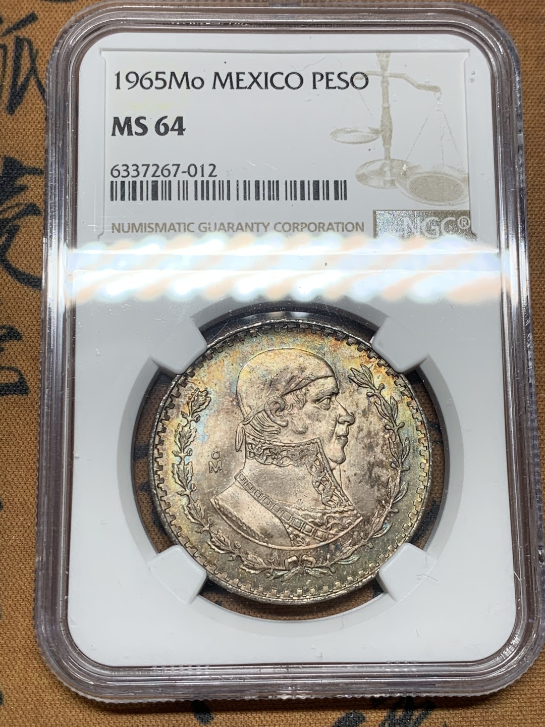 《竞宝斋》第54场-本周日，周一2场连拍（全场不限金额包邮） NGC-MS64 墨西哥 1965年 1比塞塔 银币 五彩包浆 非常漂亮