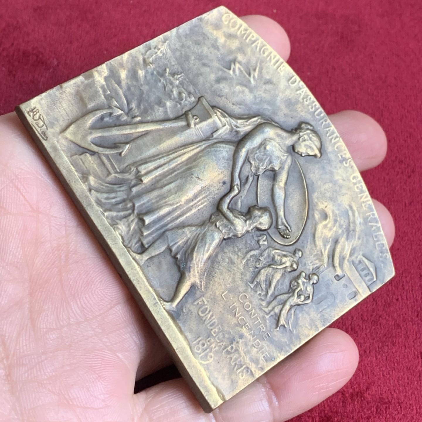 《竞宝斋》第54场-本周日，周一2场连拍（全场不限金额包邮） 1919年法国火灾保险公司成立100周年纪念铜章。 76x64mm 重：150克 制造商：Arthus-Bertrand。 作者：Raoul LAMOURDEDIEU（1877-1953），法国雕塑家和奖牌得主。