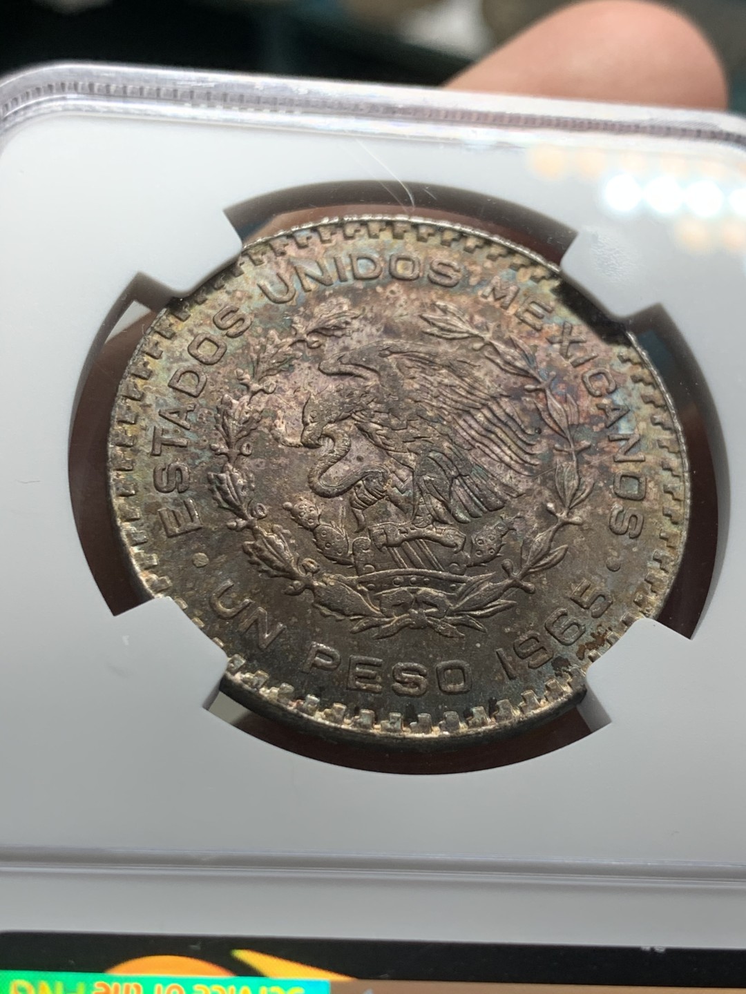 《竞宝斋》第54场-本周日，周一2场连拍（全场不限金额包邮） NGC-MS64 墨西哥 1965年 1比塞塔 银币 五彩包浆 非常漂亮