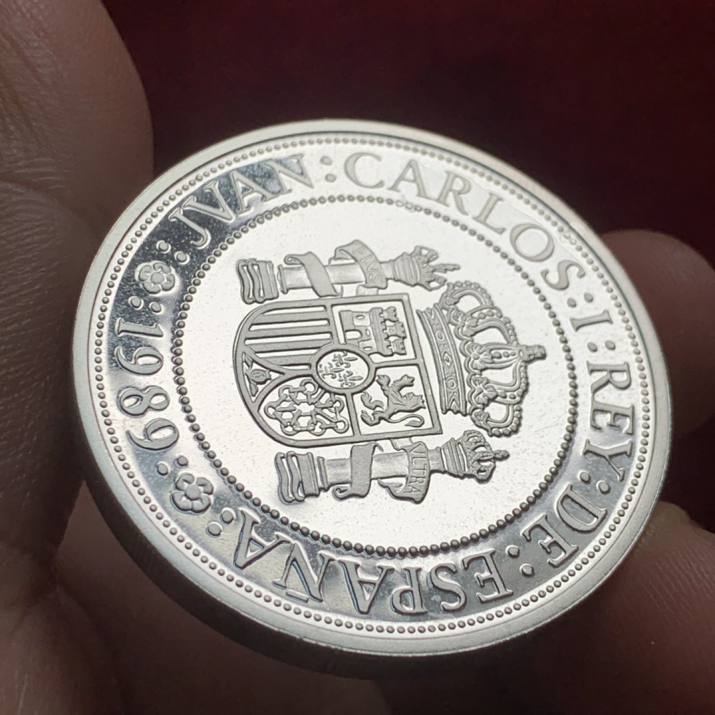 《竞宝斋》第54场-本周日，周一2场连拍（全场不限金额包邮） 获奖币 原木盒 西班牙 1989年 大帆船 5000比塞塔 精制大银币 54克