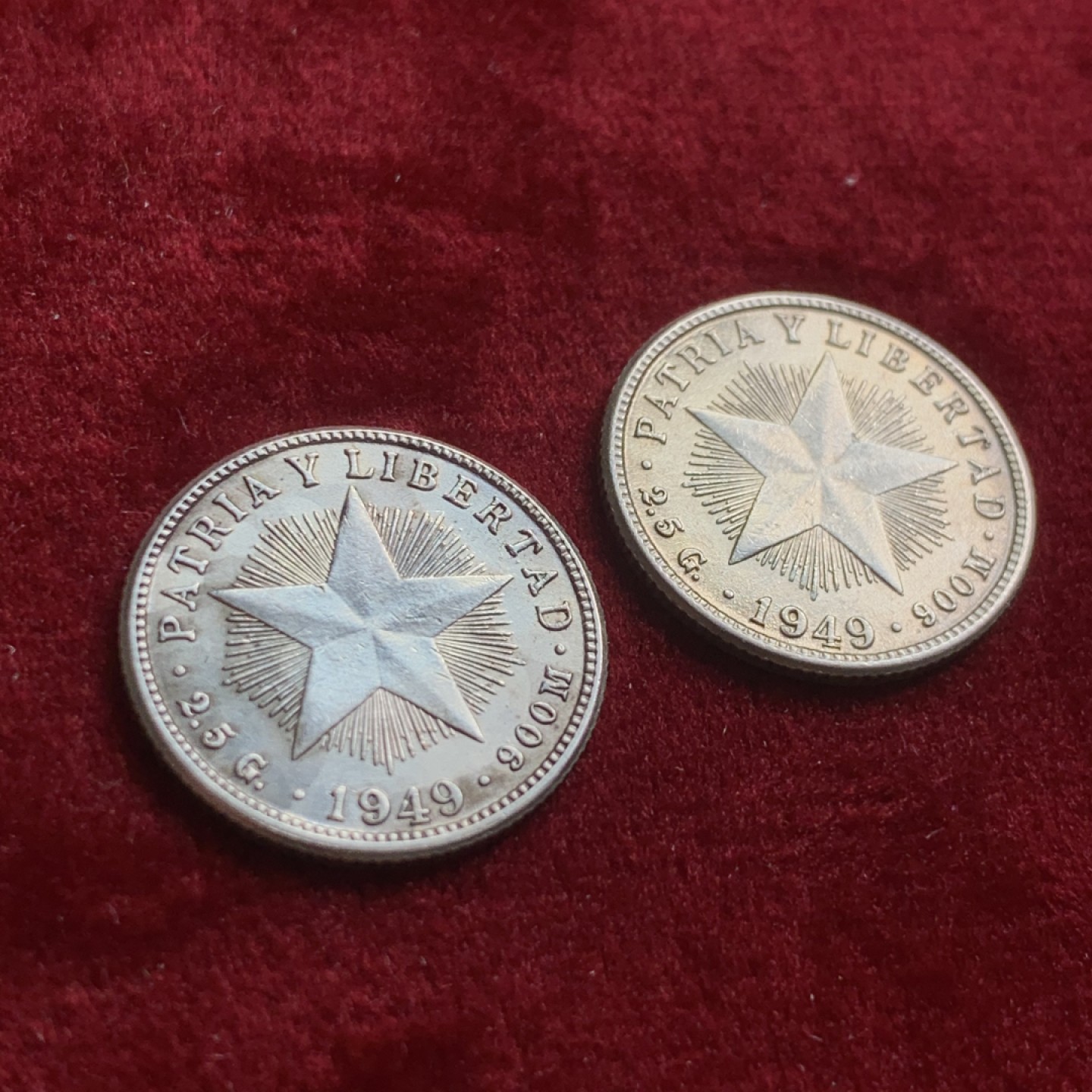 《竞宝斋》第54场-本周日，周一2场连拍（全场不限金额包邮） 古巴1949年大五星版10分原光银币二枚 好品难得