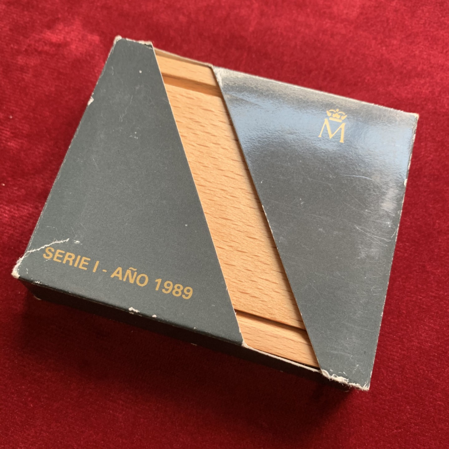 《竞宝斋》第54场-本周日，周一2场连拍（全场不限金额包邮） 获奖币 原木盒 西班牙 1989年 大帆船 5000比塞塔 精制大银币 54克