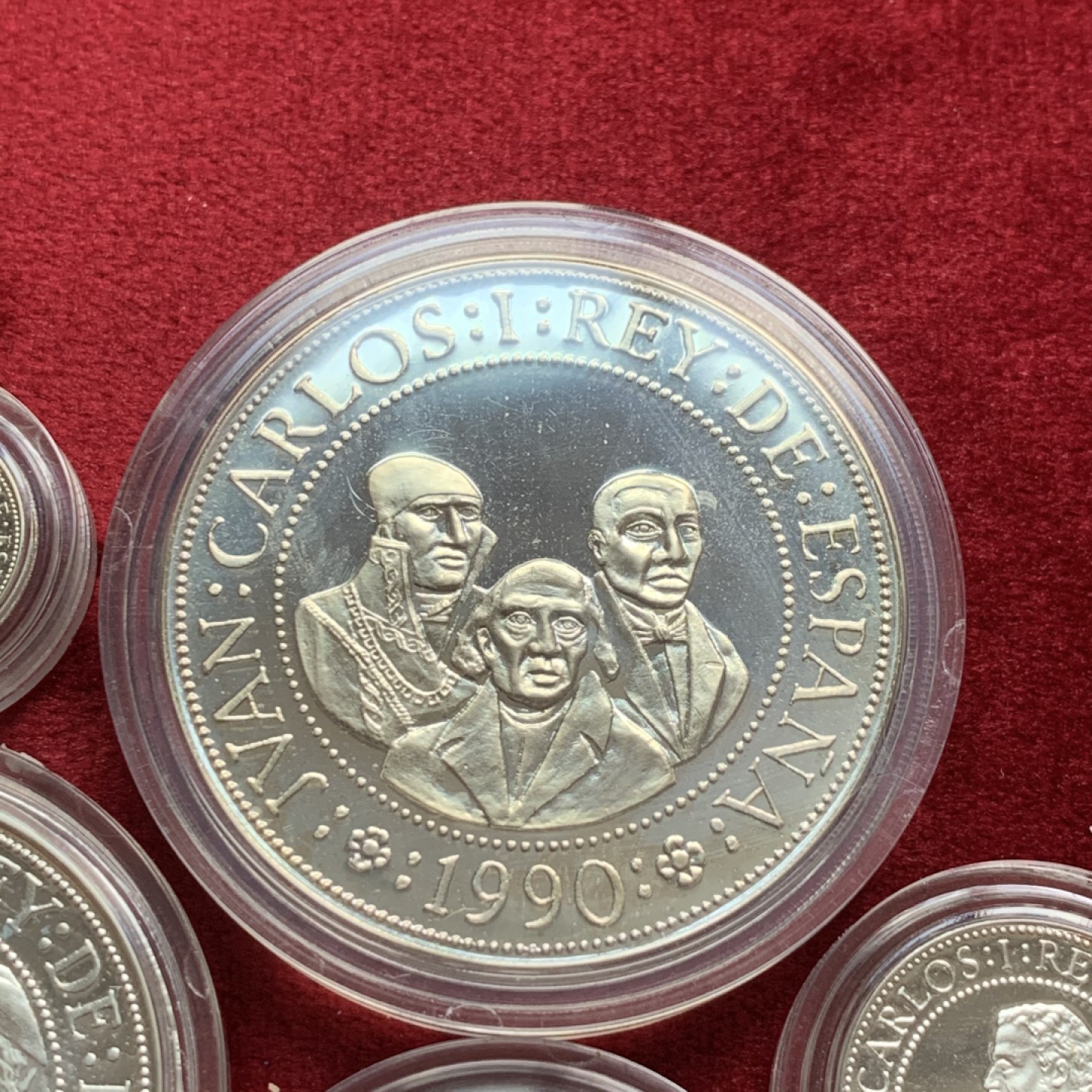 《竞宝斋》第54场-本周日，周一2场连拍（全场不限金额包邮） 原木盒证书 西班牙 1990年 五百周年纪念 5枚套装 精制银币