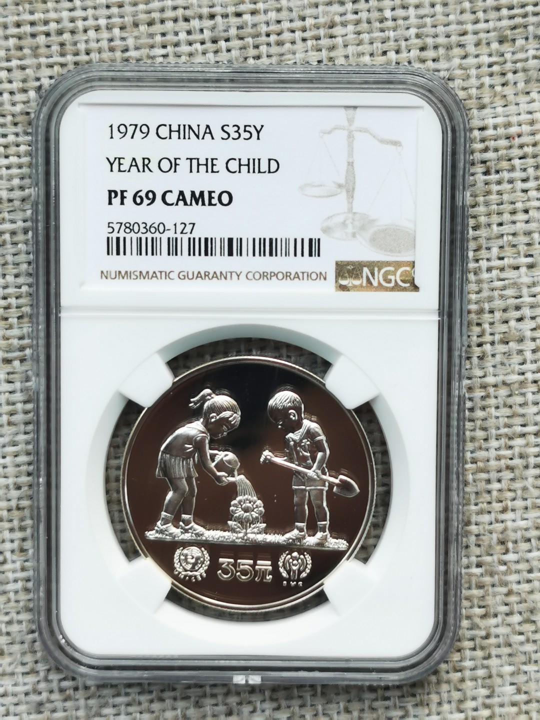 老精稀金银币专场「第4期」 1979年1/2盎司儿童浇花银币