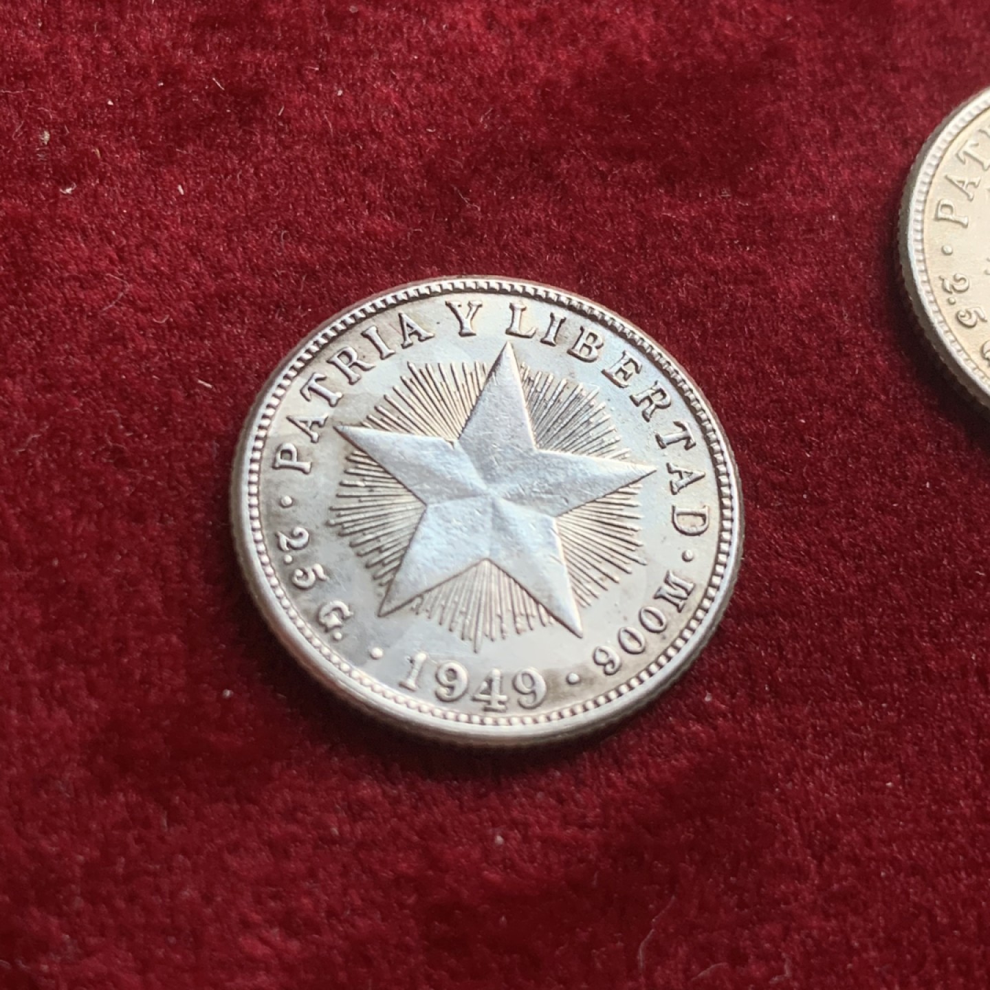 《竞宝斋》第54场-本周日，周一2场连拍（全场不限金额包邮） 古巴1949年大五星版10分原光银币二枚 好品难得