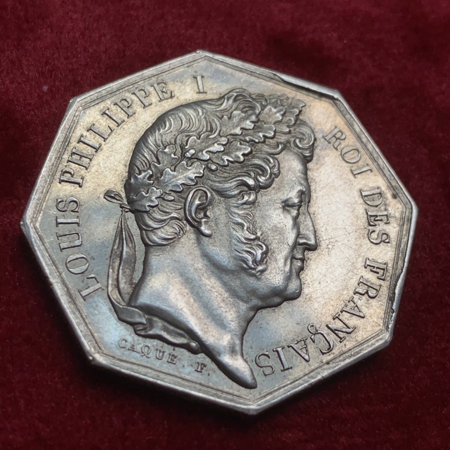 《竞宝斋》第54场-本周日，周一2场连拍（全场不限金额包邮） 法国路易菲利普八角银代币 unc好品 早期手指边铭 30.5毫米 13.3克