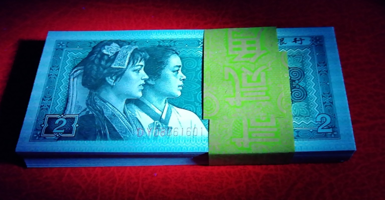 【华誉王者】1994期拍卖 8002DY冠青绿美翠绿巧王，捆拆刀货百连号，灯下无斑绝品，全程无234579，0168倒置号，尾豹子666。