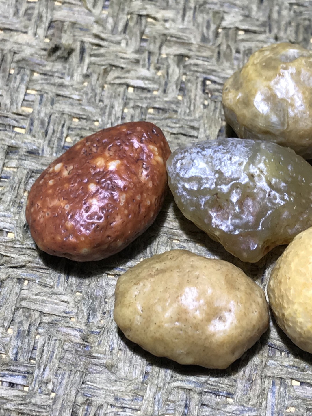 颗颗精品，精美戈壁筋脉石原石一组，