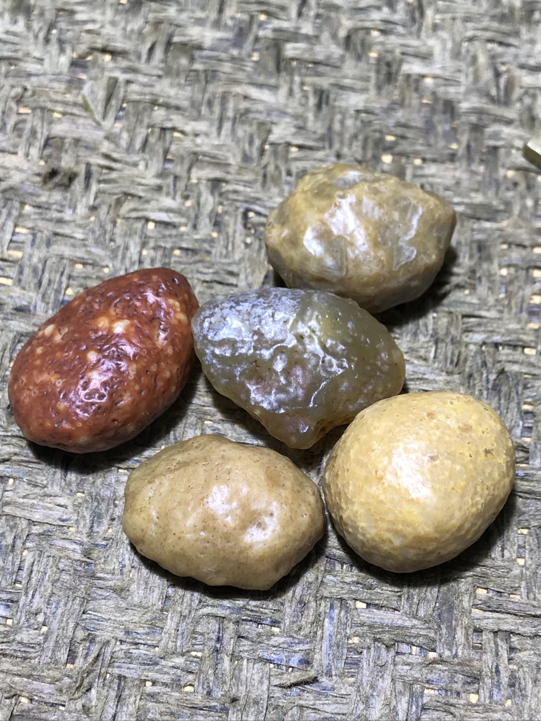 颗颗精品，精美戈壁筋脉石原石一组，